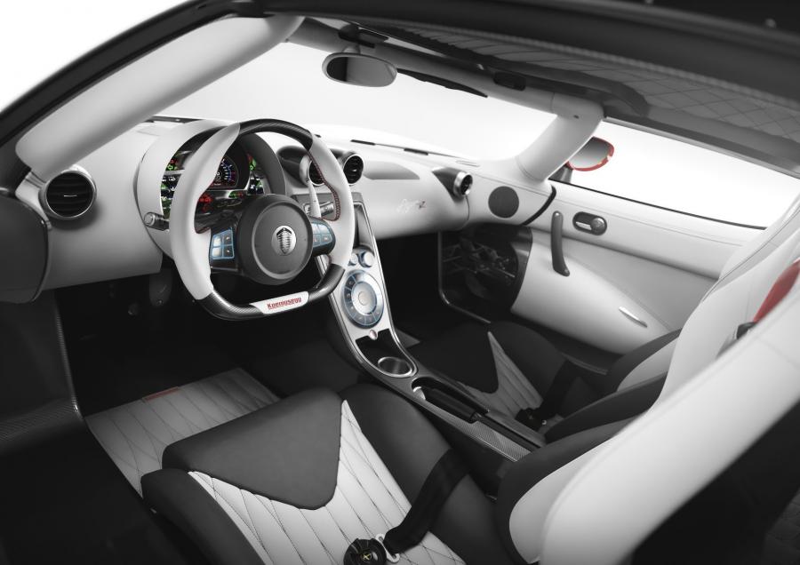 Интерьер Koenigsegg Agera R (7083) 2011 года  (WW) (фото 4 из 27)